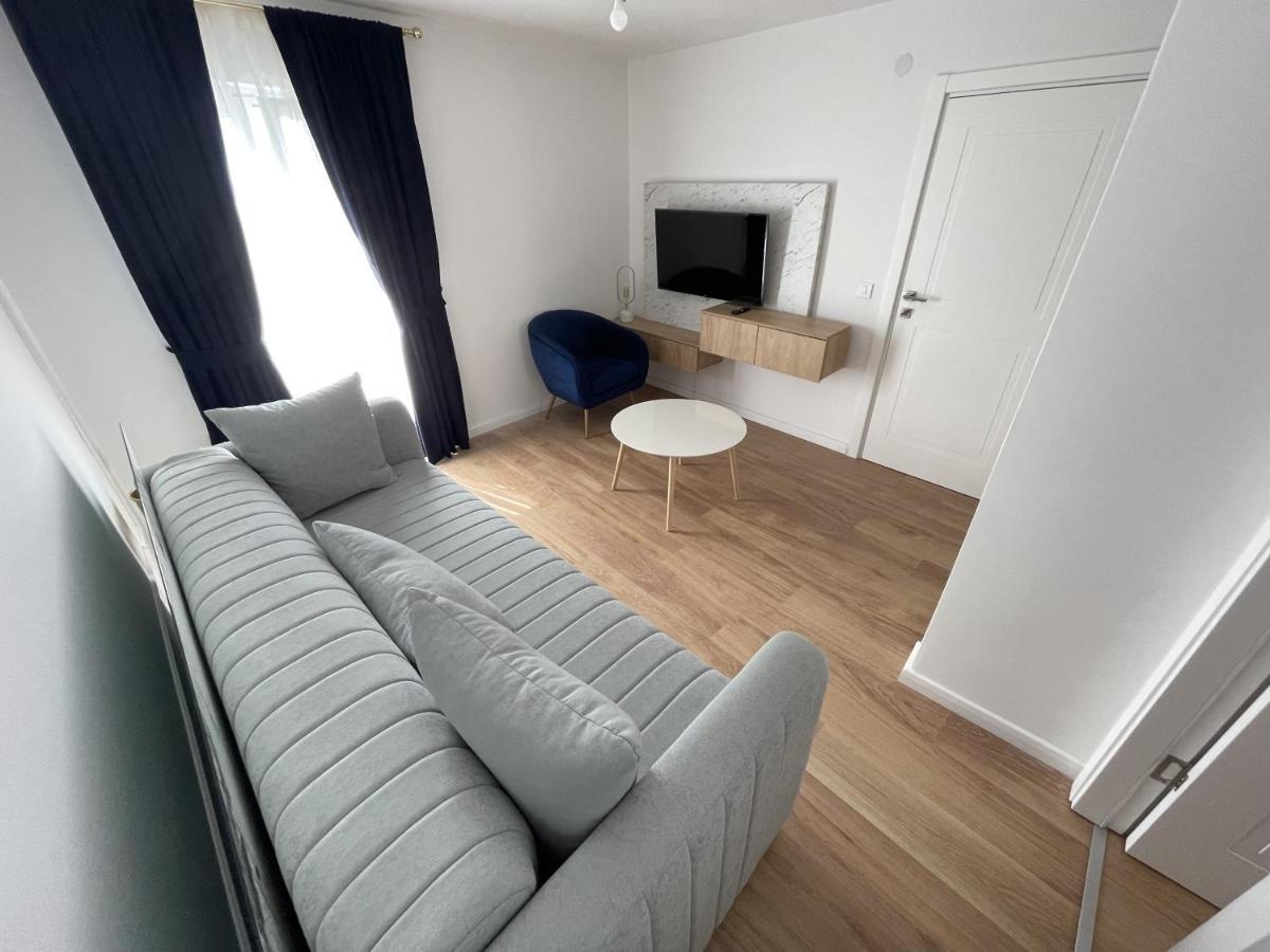 Lungomare Apartments Petrovac Bagian luar foto