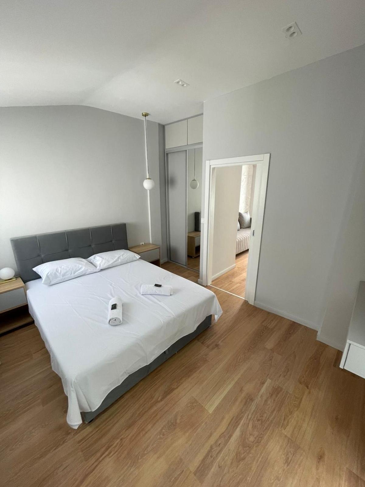 Lungomare Apartments Petrovac Bagian luar foto